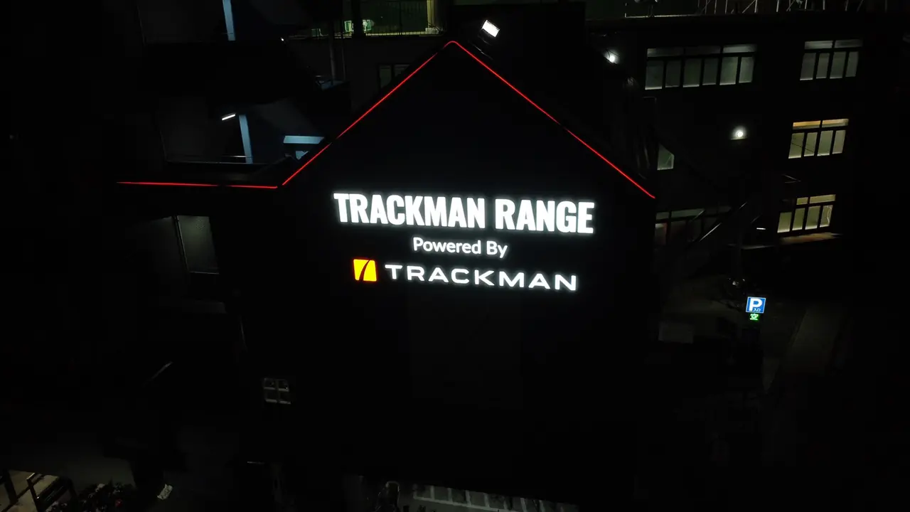 TRACKMAN RANGE のサイン