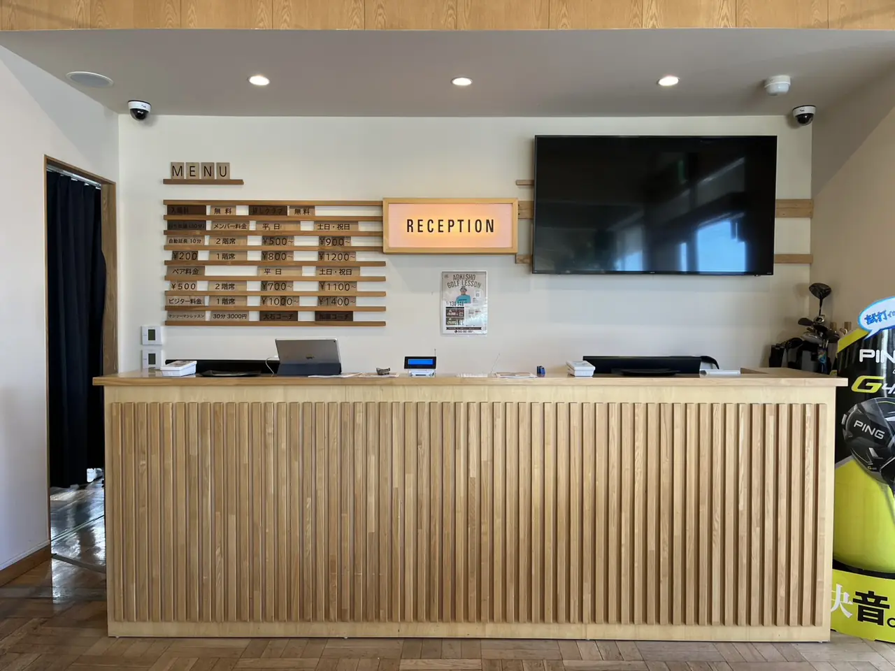 PALM SPRINGS Family restaurant ＆ Golf range 受付（施工後）