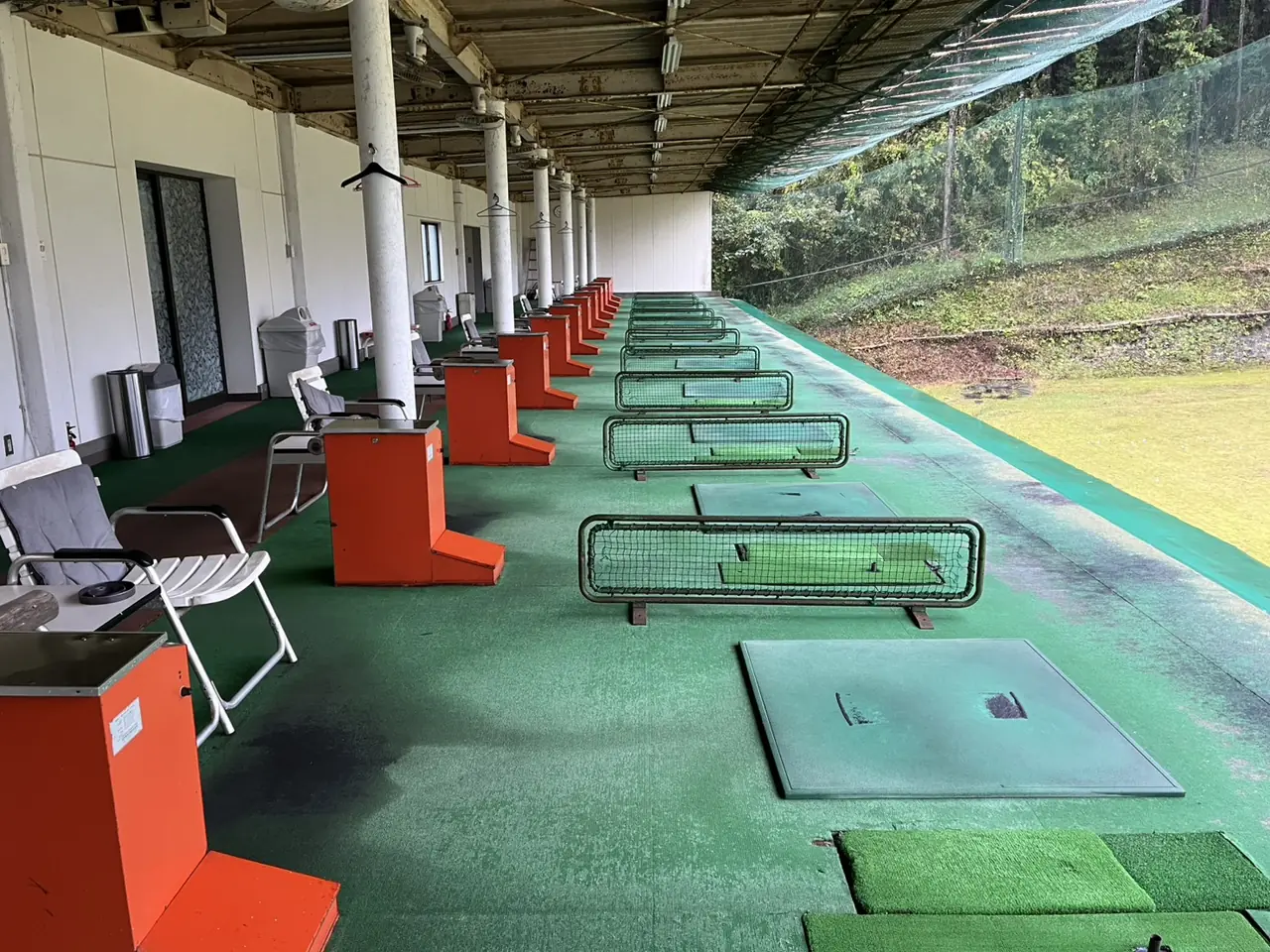 リフレゴルフ裾野 打席通路（施工前）